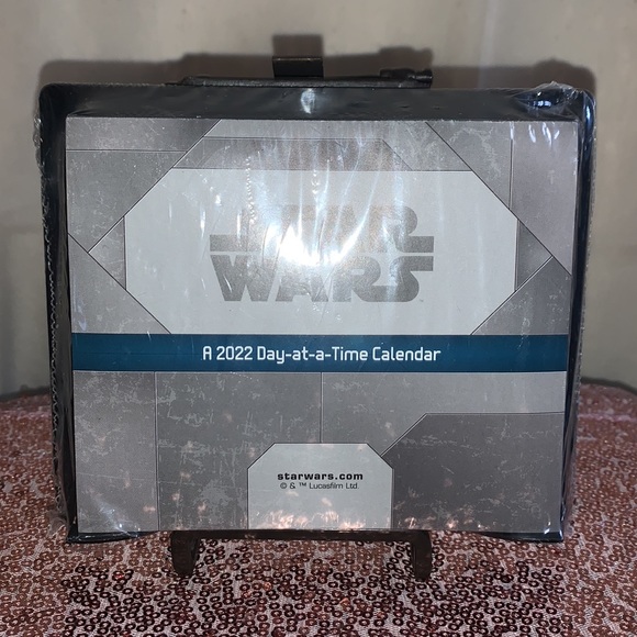 Star Wars - A 2022 Day-at-a Time Calendar on a Stand - New - Sealed - Picture 2 of 4